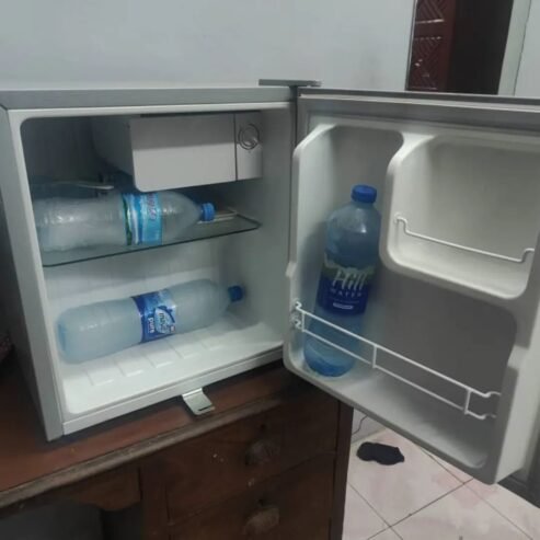 MR UK MINI FRIDGE