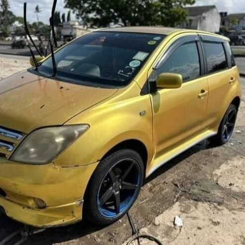 TOYOTA IST