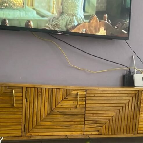 TV SHOW CASE