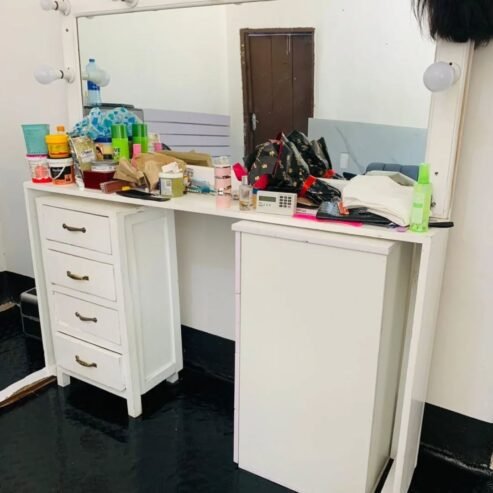 DRESSING TABLE COMPLETEL