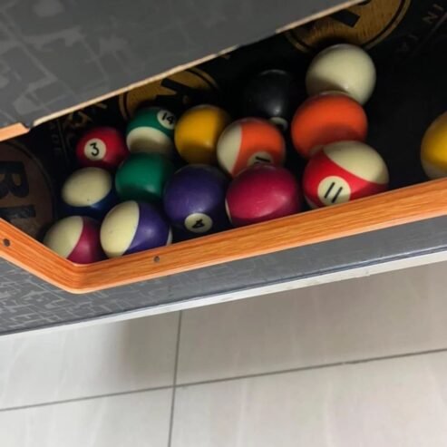 POOL TABLE