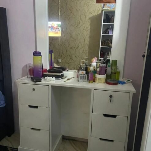 DRESSING TABLE