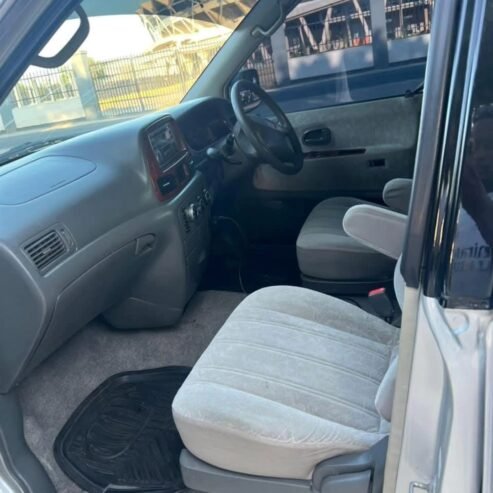 TOYOTA NOAH Sr40 EFX