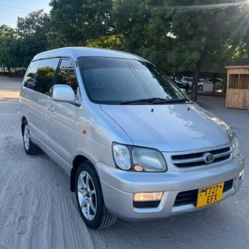 TOYOTA NOAH Sr40 EFX