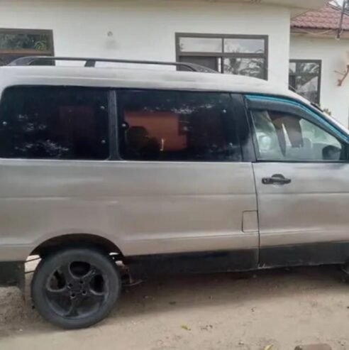 Toyota Noah model DEQ
