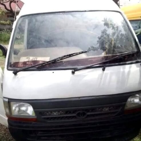 TOYOTA HIACE