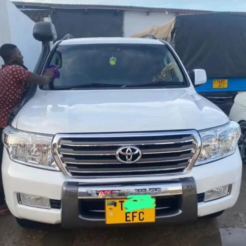 TOYOTA LAND CRUISER V8