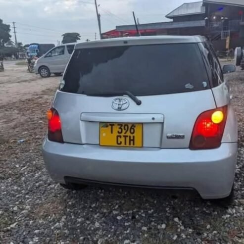 TOYOTA IST