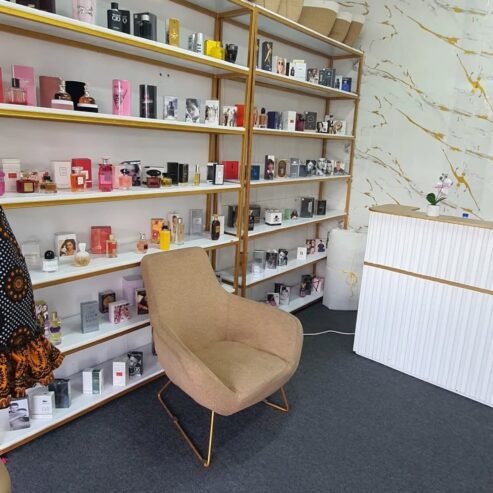 SHELF ZA DUKANI, ZULIA NA RECEPTION TABLE
