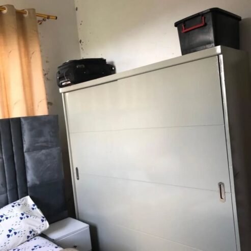 KABATI LA NGUO LA KUSLIDE
