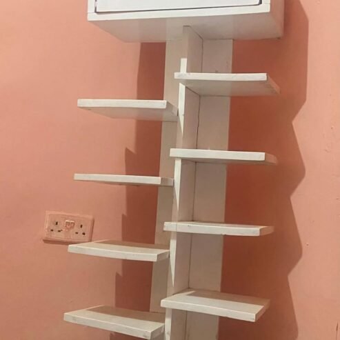 STANDING SHELF