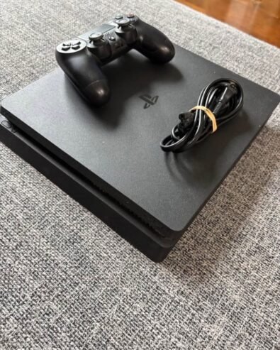 Pre-Owned Sony Playstation 4(PS4) Black