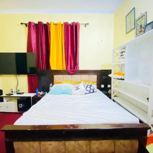 KITANDA 5 KWA 6 + BED SIDE