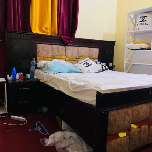 KITANDA 5 KWA 6 + BED SIDE