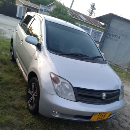 TOYOTA IST CJJ