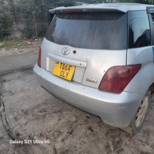 TOYOTA IST