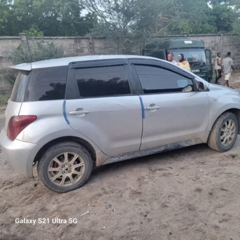 TOYOTA IST