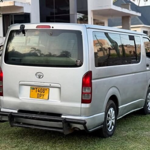 TOYOTA HIACE