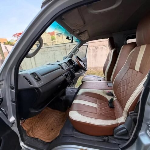 TOYOTA HIACE