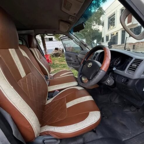 TOYOTA HIACE