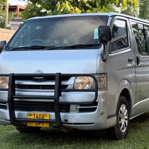 TOYOTA HIACE