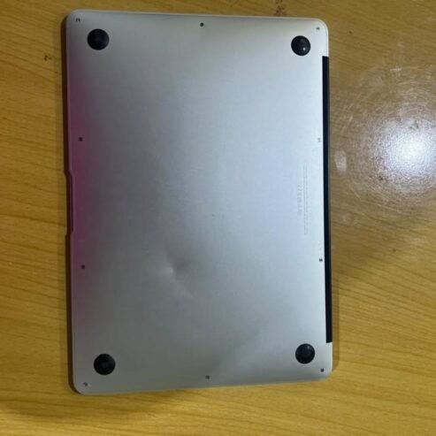 MACBOOK AIR