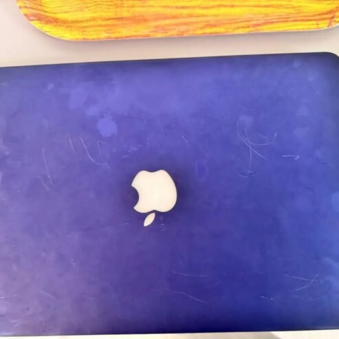 MACBOOK AIR