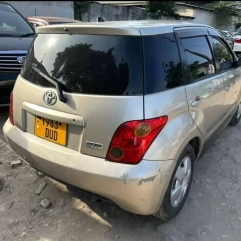 TOYOTA IST DUD