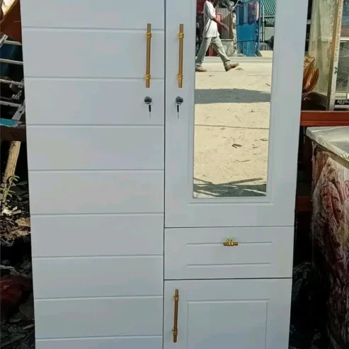 KABATI LA NGUO