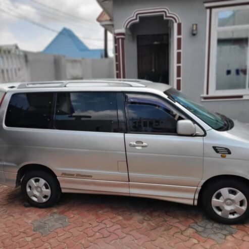 TOYOTA NOAH SR40