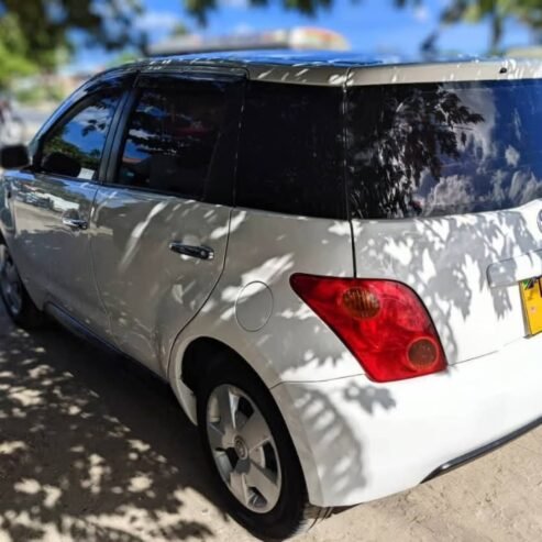 TOYOTA IST