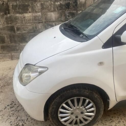TOYOTA IST