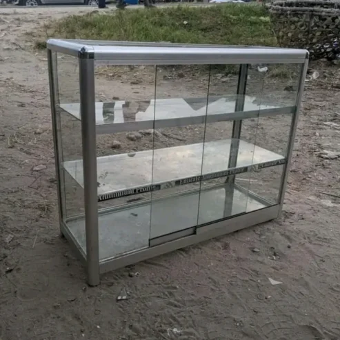 KABATI LA KIOO