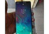 SAMSUNG S10PLAIN: GB128😎Clean