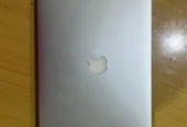 MACBOOK AIR