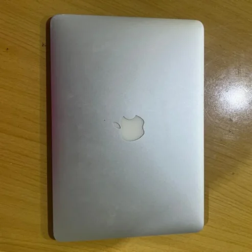 MACBOOK AIR