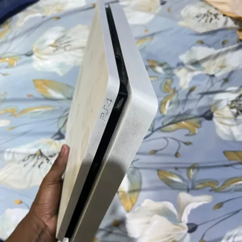 PS 4 SLIM